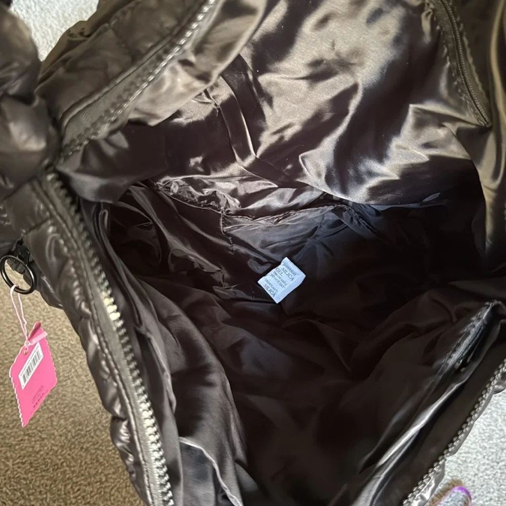 Simply Southern Large Black Quilted Puff Shoulder/Tote Bag. 3 zipper pockets. - Picture 8 of 11